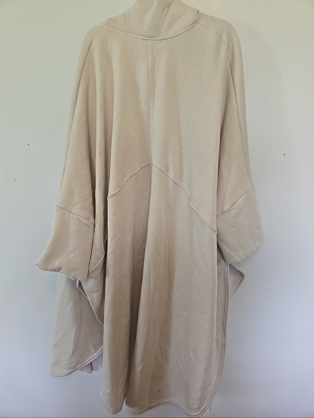 Free People Beach In Flight Oversized Poncho Neutral Beige M/L NWT - Picture 4 of 7